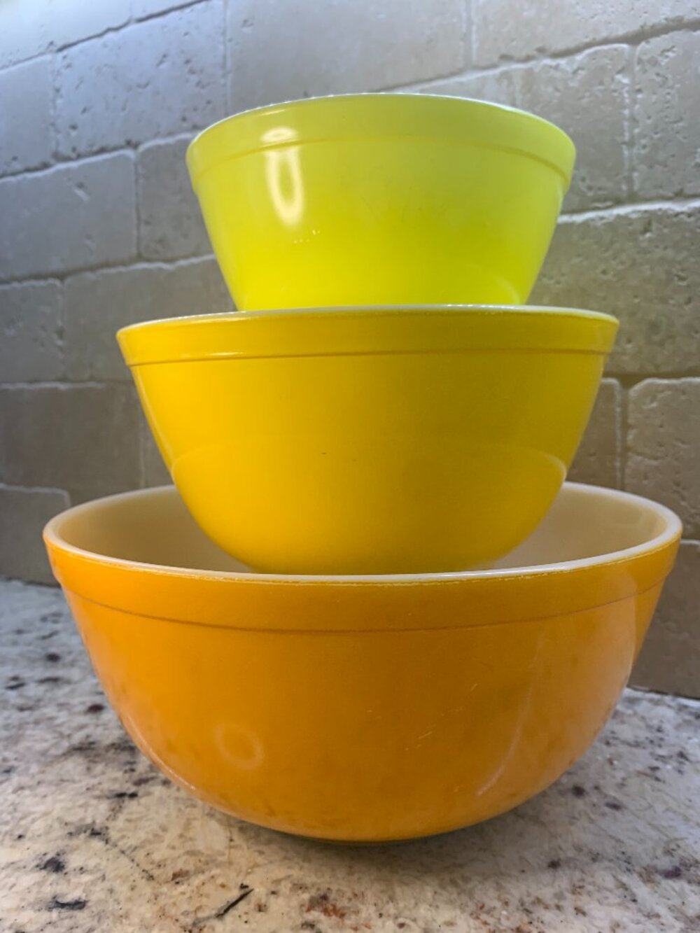 Vintage PYREX Mixing Bowls - set of 3